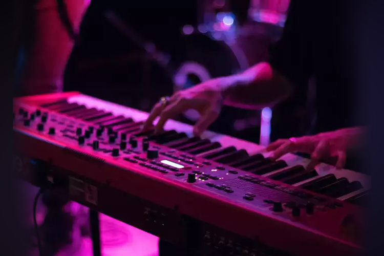 LONDON COLLEGE OF MUSIC (LCM) KEYBOARD